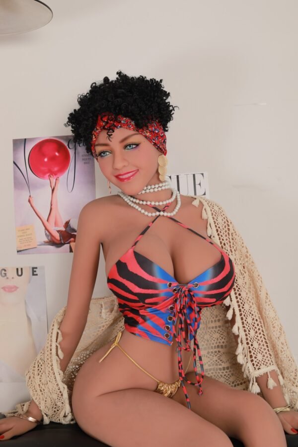 Madison FULL-SIZED  REALISTIC LOVE DOLLS & SEX DOLL, A voluptuous short-haired beach babe Height 5′ 2″ (158cm)